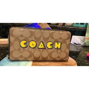 Coach Signature Zip Around Wallet Khaki Multi Pac-Man Graphic Long Wallet